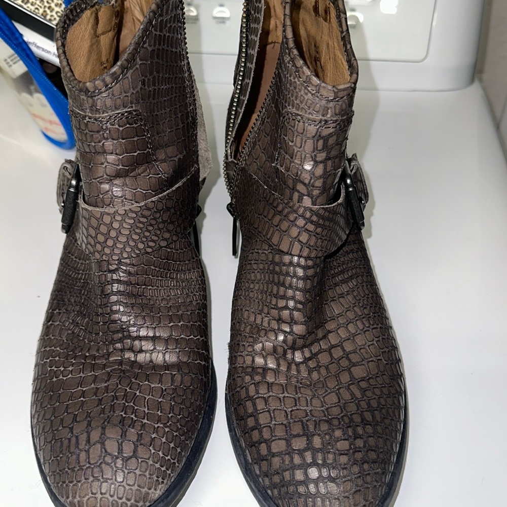 Donald J. Pliner Brown Croc-Embossed Ankle Booties